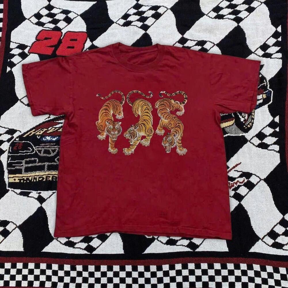 Red Tee With Tiger Graphic Streetwear